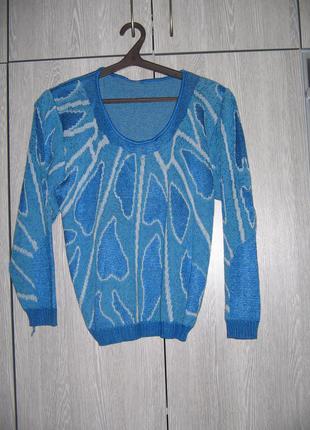 Блакитний светр