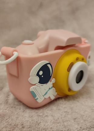 Цифровой детский фотоаппарат в пластиковом корпусе с чехлом, д...