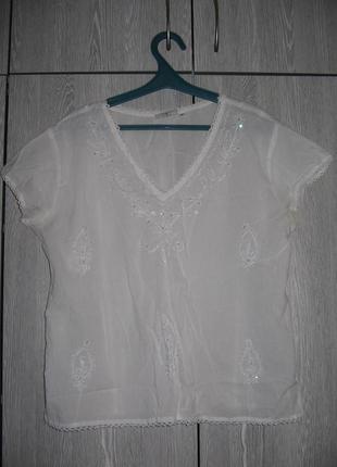Белоснежная блузка с расшивкой  пр-ва италии