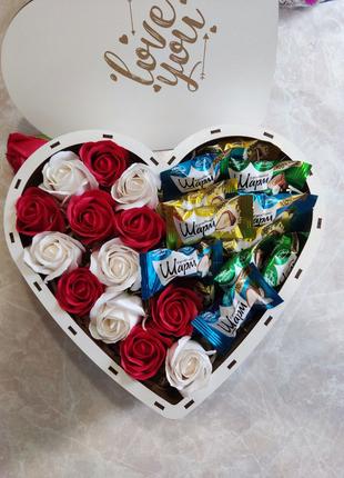 Подарочный боксик из конфет и роз для девушки  ar8