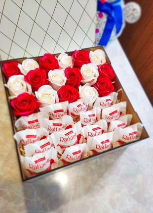 Подарочный набор из конфет Raffaello и роз для девушки  ar9