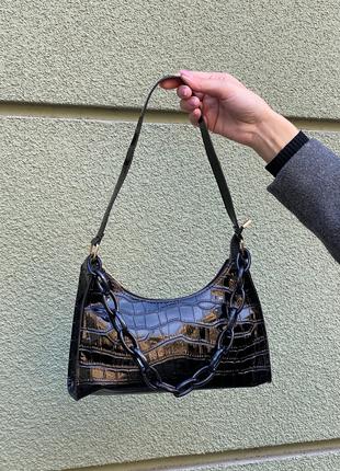 Женская маленькая сумка через плечо багет рептилия черная