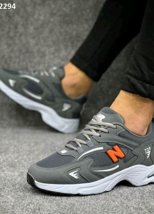 Чоловічі кросівки New Balance 725