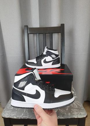 Кроссовки мужские и женские черно-белые Nike Air Jordan 1 Retr...