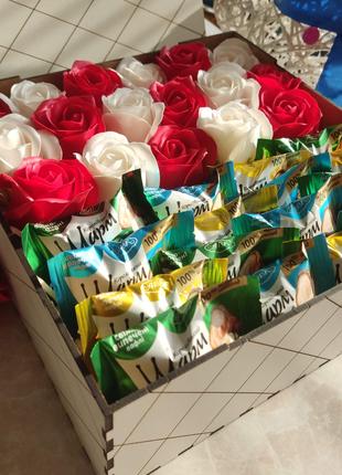 Подарочный боксик, с конфетами и розами для девушки  ar13
