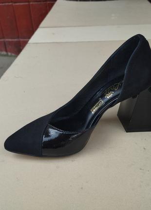 Туфлі жіночі чорні замшеві на підборах Lirio