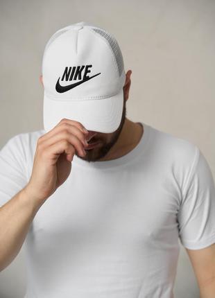 Кепка Nike з сіткою біла, чорне лого