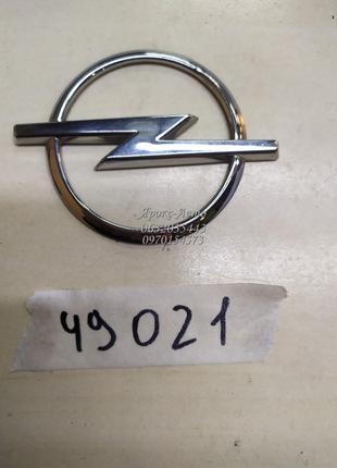 Эмблема крышки багажника Opel Astra G 000049021