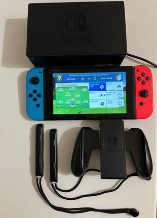 Игровая приставка Nintendo Switch в отличном состоянии комплект