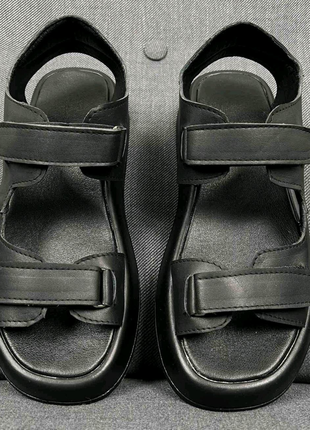 Чорні сандалі на липучках із натуральної шкіри