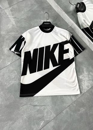 Мужская черно-белая футболка Nike