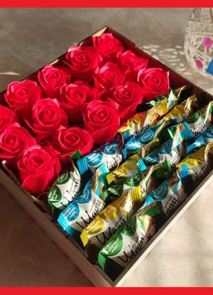 Подарочный бокс из сладостей и роз для девушки ar21
