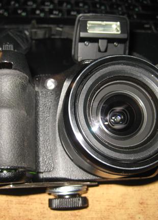 Фотоаппарат Fujifilm S2000HD, б/у