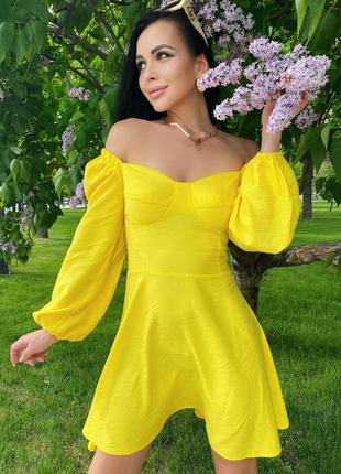 Женское платье желтого цвета р.44 384815