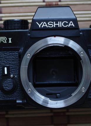 Фотоапарат Yashica FR 1 без лічильника кадрів