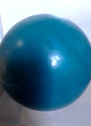 Мяч для гимнастики синего цвета