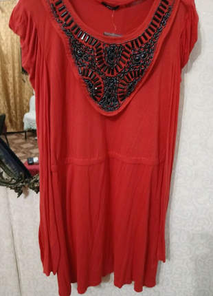 Платье из лёгкой красной ткани с вышивкой. Испания.