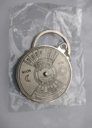 Брелок-кулон в виде календаря 2060г кольцо для ключей