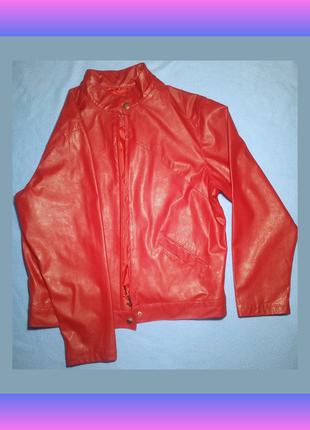 Жіноча  червона легка куртка розмір XL