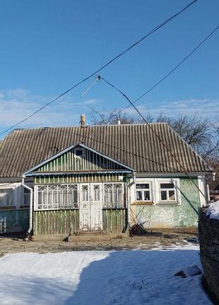 Продається будинок та земельна ділянка в селі Довжок