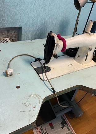 Швейна машинка промислова зі столом