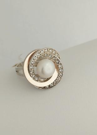 Кольцо серебряное со вставками золота с жемчугом.
