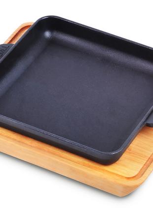 Сковорода чугунная квадратная с дощечкой 18 см Brizoll Н-181825-Д