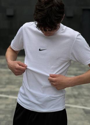 Мужская белая футболка Nike