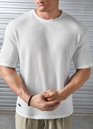 Классная мужская футболка хорошая длина белый