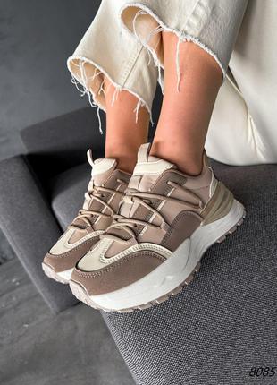 Жіночі бежево-коричневі кросівки