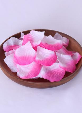 Искусственные лепестки роз 200 штук 45 на 45 мм розово-белый