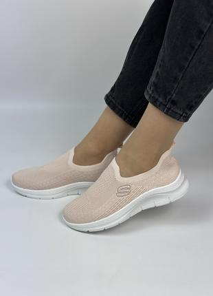 Легкі текстильні жіночі кросівки