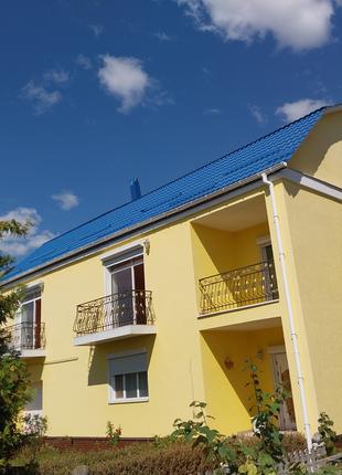 Продається 2-поверховий будинок та земельна ділянка в селі Довжок