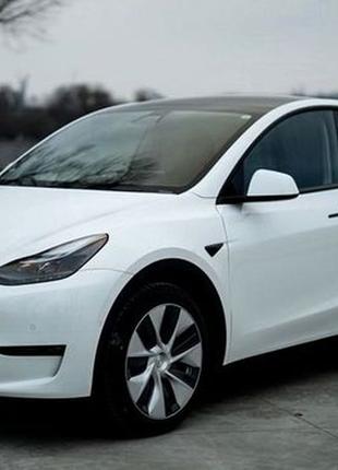 Авто на прокат без водія електроавтомобіль Tesla Model Y біла