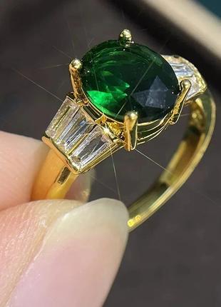 Медицинское золото кольцо с камнем зеленым и белыми фианитами ...