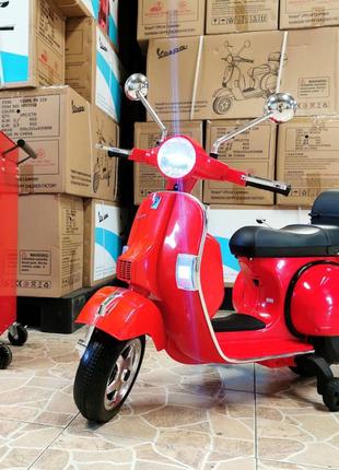 Детский электромотоцикл скутер Vespa (красный цвет)
