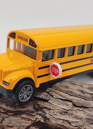 Модель шкільного автобуса (колір — жовтий) арт. 04918