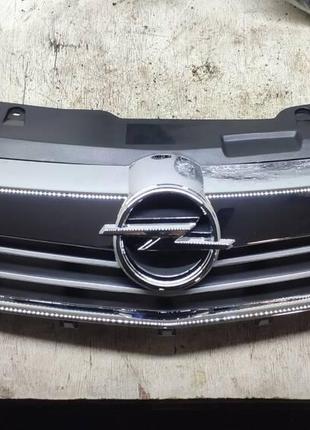 Решетка радиатора Опель Астра H, Opel Astra H 2007-2012 132257...