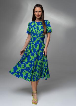 Зеленое приталенное платье с синим принтом, размер S
