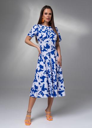 Бело-синее приталенное платье с цветочным принтом, размер S