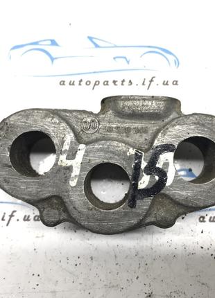 Кронштейн подушки двигателя правый Opel Astra H Zafira B 1.9CD...