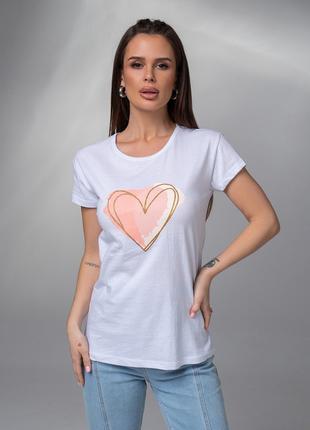 Белая трикотажная футболка с крупным сердцем, размер S