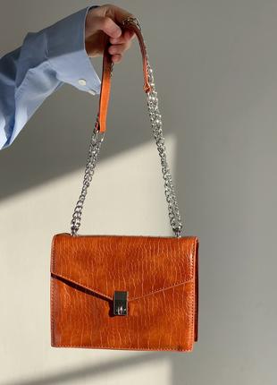 Женская сумка кросс-боди рептилия коричневая рыжая