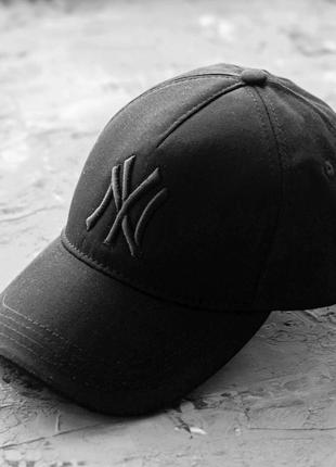 Черная кепка бейсболка New York Yankees Form с сеткой и фиксац...