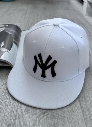 Кепка снепбек (Snapback) Нью Йорк NY Белый с черным 56-61р (9011)