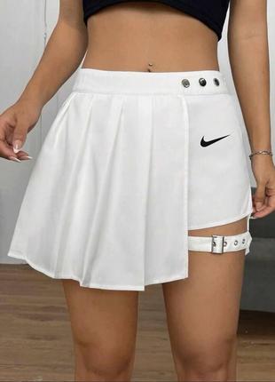 Трендовая юбка – шорты с пряжкой белый