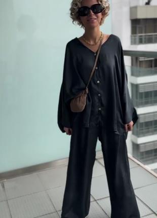 Шикарний шовковий жіночий брючний костюм вільного крою чорний