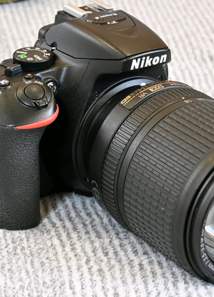 Nikon D5600 + DX18-140VR (WIFI, BLUETOOTH)