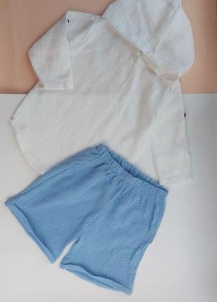Муслиновий костюм (туника с капюшоном+шорти) белий голубой