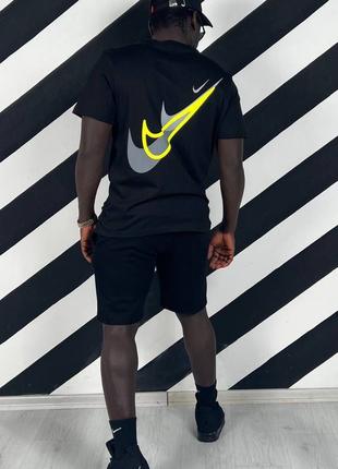 Чоловіча чорна футболка Nike